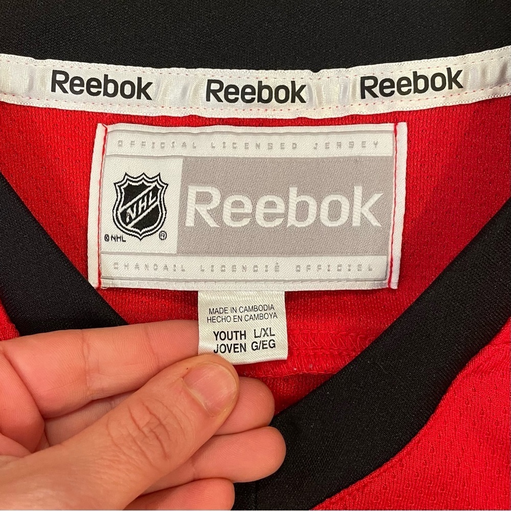 Jonathan Toews #19 Chicago Blackhawks C NHL Reebok Hockey Jersey Youth Size LX. - Picture 7 of 13